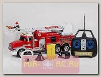 Радиоуправляемая пожарная машина со светящимися фарами, поворотной стрелой и водометом